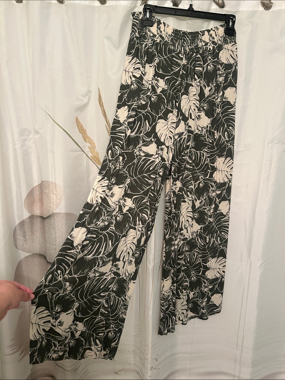 High-Rise Wide Leg Tropical Print Pants - Black & Cream